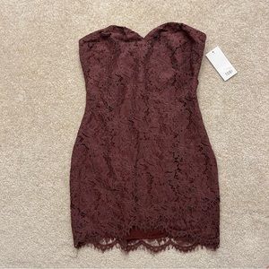 Tobi Wine Lace Strapless Mini Dress